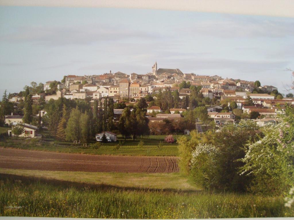 Petit Gite Des Augustins Monflanquin Exteriör bild