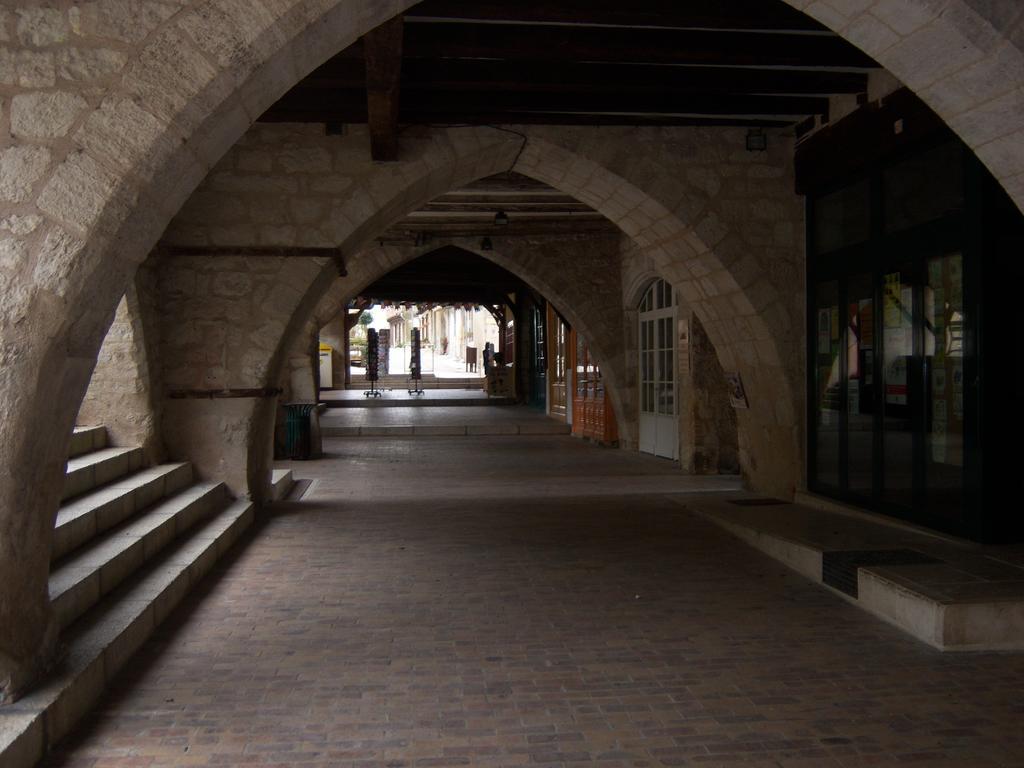 Petit Gite Des Augustins Monflanquin Exteriör bild